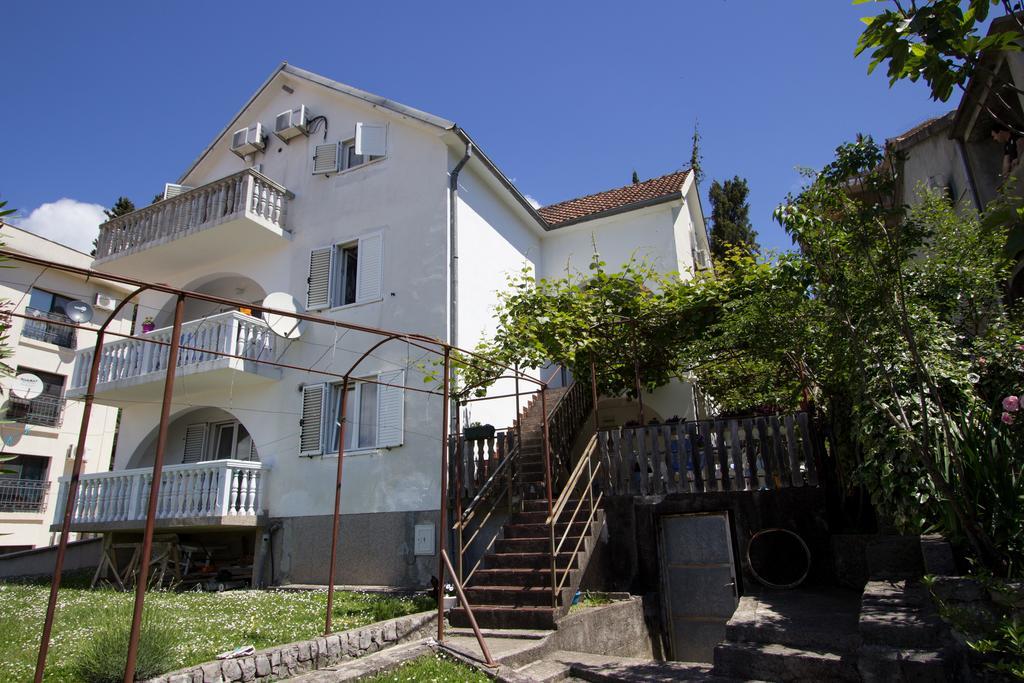 St. Roko Guest House Доня Ластва Екстериор снимка
