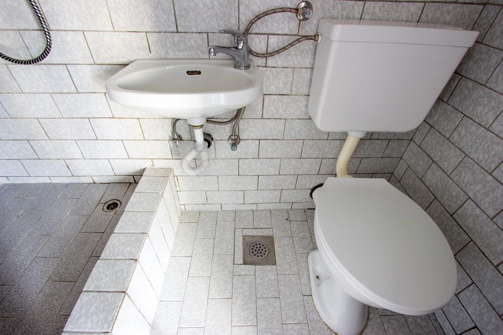 St. Roko Guest House Доня Ластва Екстериор снимка