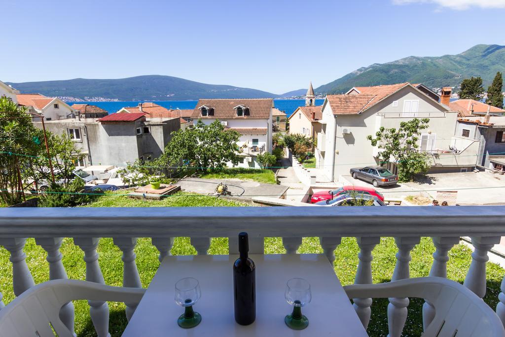St. Roko Guest House Доня Ластва Екстериор снимка