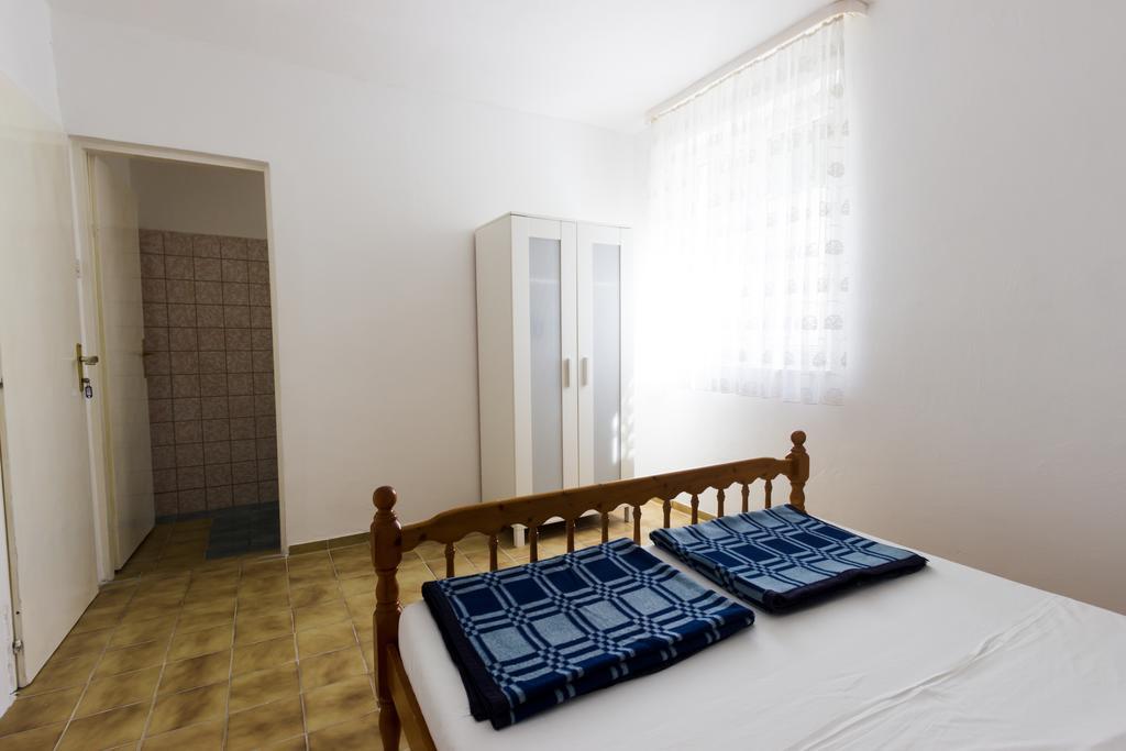 St. Roko Guest House Доня Ластва Екстериор снимка